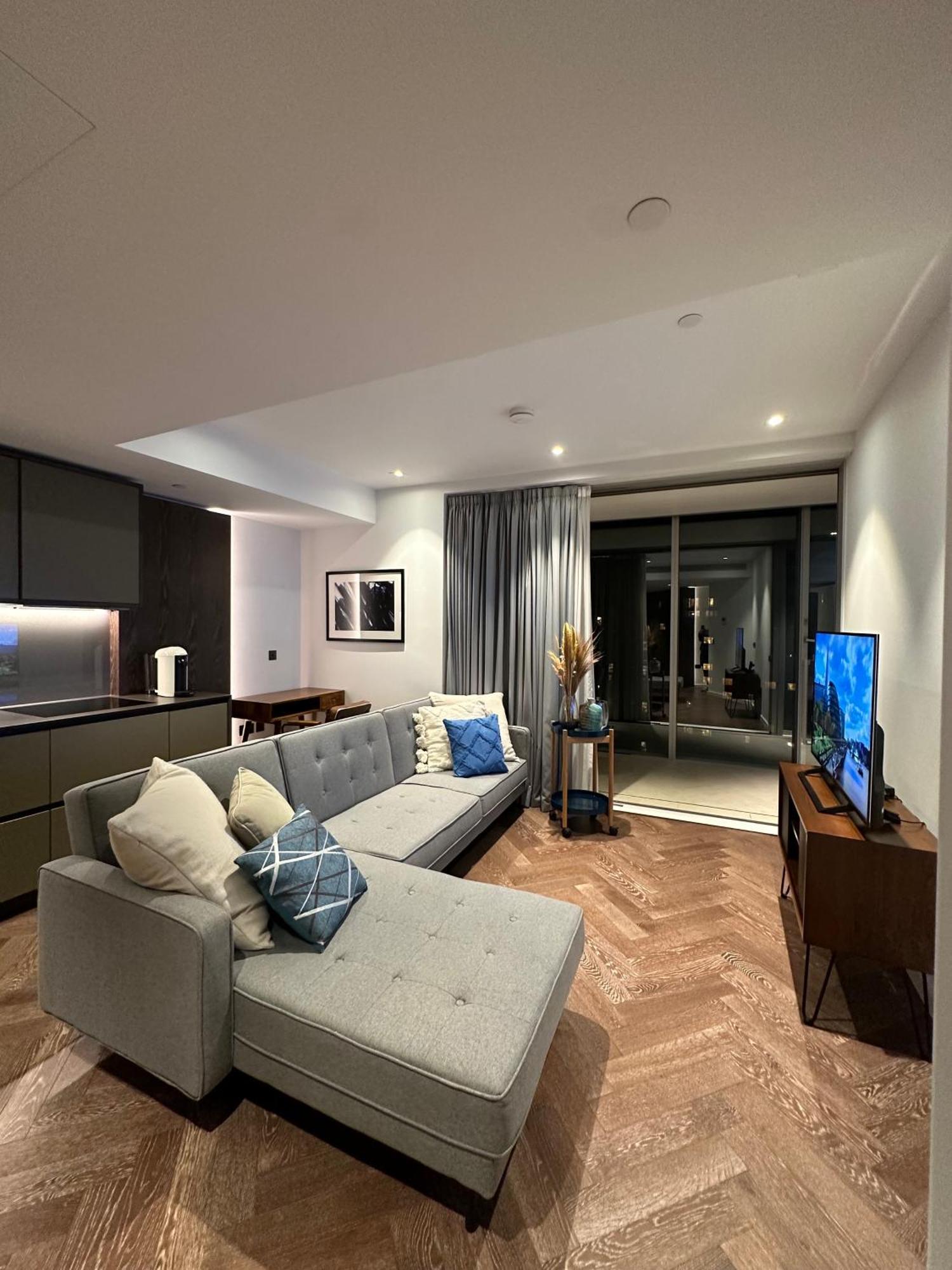 Battersea Power Station Apartment London Exterior photo
